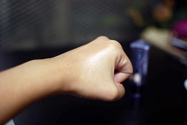 Benefit - Watt's Up! - Swatch Blended