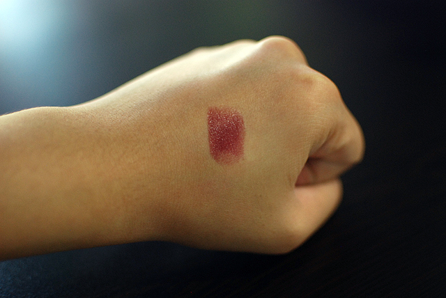 snoe - rouge deluxe - plum crazy - swatch