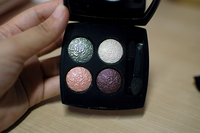 Chanel - Les Delices 2013 - Les 4 Ombres Eyeshadow Palette - Ombres Fleuries Délicatesse - Flower Detail