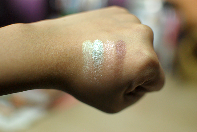 Chanel - Les Delices 2013 - Les 4 Ombres Eyeshadow Palette - Ombres Fleuries Délicatesse - Swatches