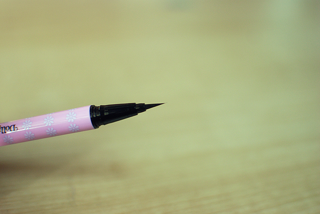 Dolly Wink Liquid Eyeliner - Black - Tip