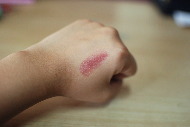 Lavshuca - Dramatic Memory Rouge Lipstick - RS1 - Swatch