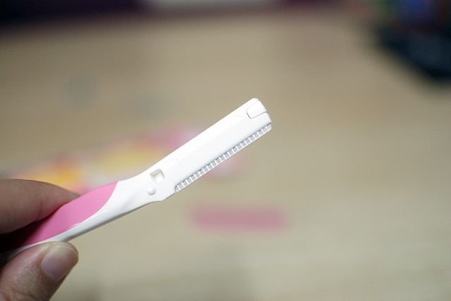 Pretty - Facial Razors - Closeup