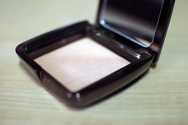 Hourglass - Ambient Lighting Powder - Luminous Light
