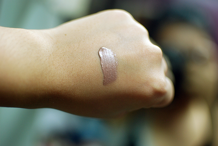 LUSH Sophisticated - Swatch