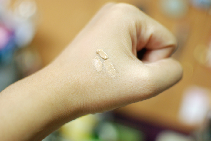 Ahava Light Foundation - Sand - Swatch