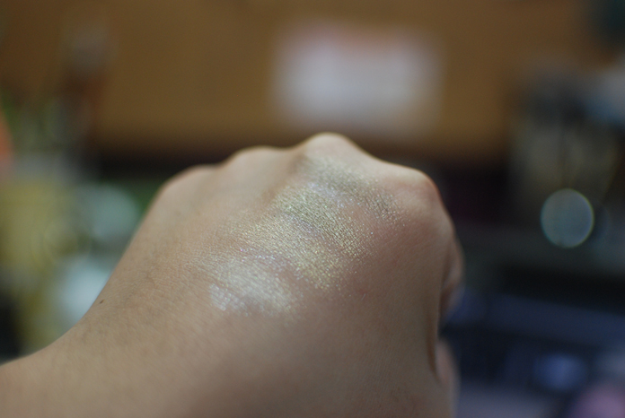 Maybelline LuminEyes - Khaki Swatches 2