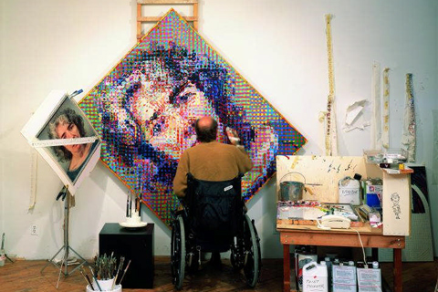 elle-chuck-close-exhibit-de