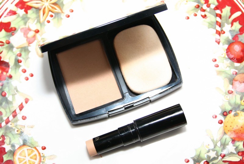 Chanel Vitalumiere Compact Douceur, Cle de Peau Ocre (Ocher) Concealer