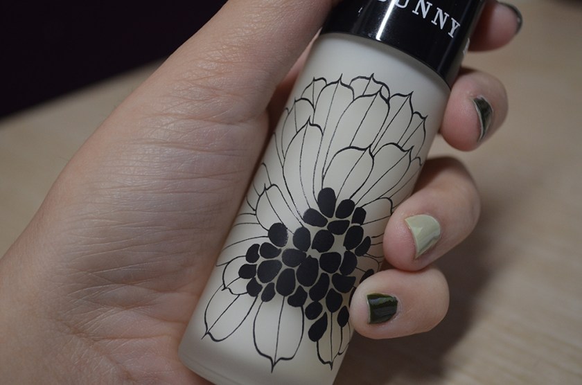 Rouge Bunny Rouge - Prelude in the Clouds Aqua Primer - Bottle Closeup