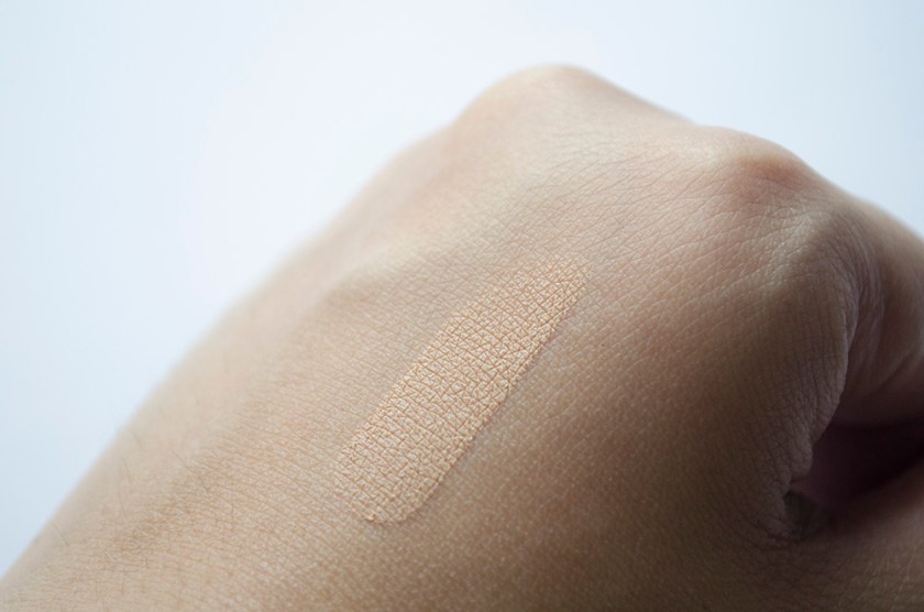 Le Metier de Beaute - Peau Vierge Concealer - Medium - Swatch