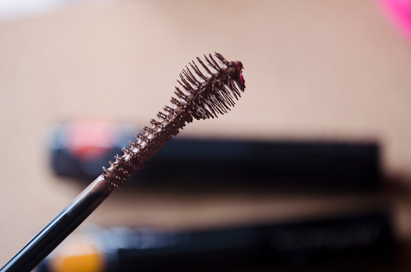 Maybelline Fashion Brow 24H Coloring Mascara - Brush - 5 Dark Brown