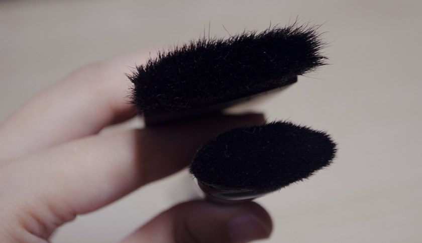 NARS Ita vs Illamasqua Blush Up Brush - Bristles