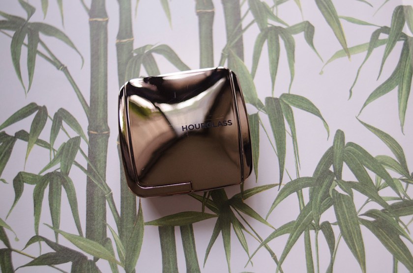 Hourglass Ambient Lighting Blush - Diffused Heat - Packaging