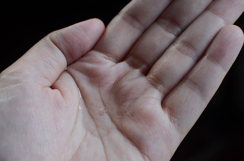 isoi Bulgarian Rose Pore Tightening Tonic Essence