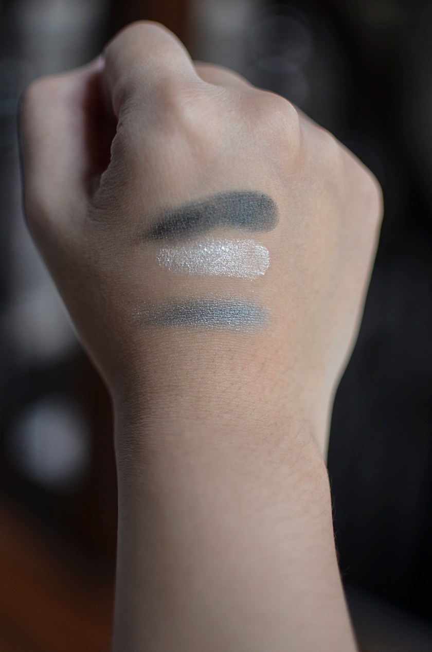 Le Metier de Beaute - Beauty Vault VIP - True Colour Eyeshadows - Deep Emerald Green, Shimmery Sand-White - Swatches, Layered