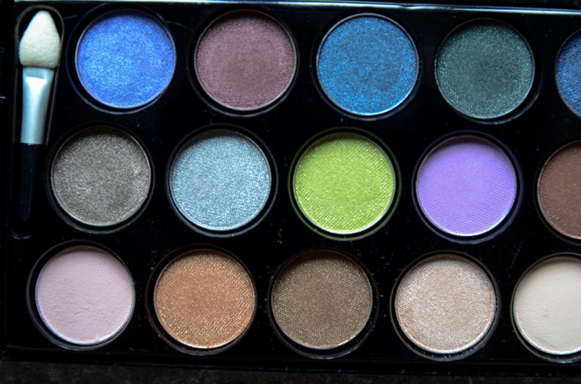 Le Métier de Beauté Beauty Vault VIP May 2015 - Sexy Eye Palette - Pans - Closeup1