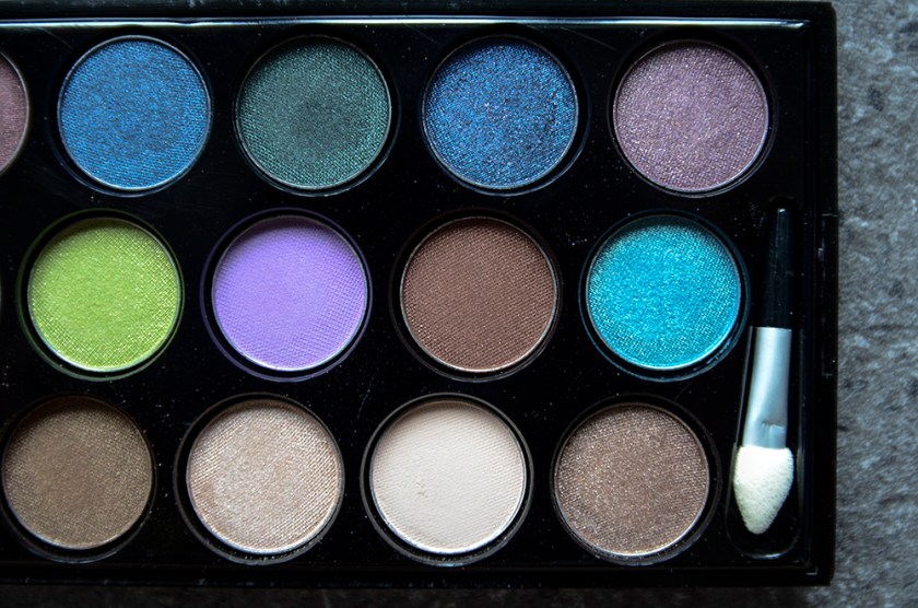 Le Métier de Beauté Beauty Vault VIP May 2015 - Sexy Eye Palette - Pans - Closeup2